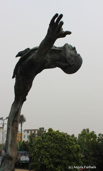 statue