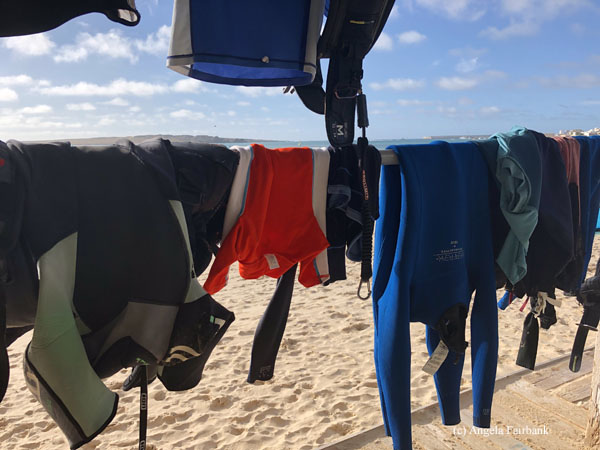 kits surfing clothes drying